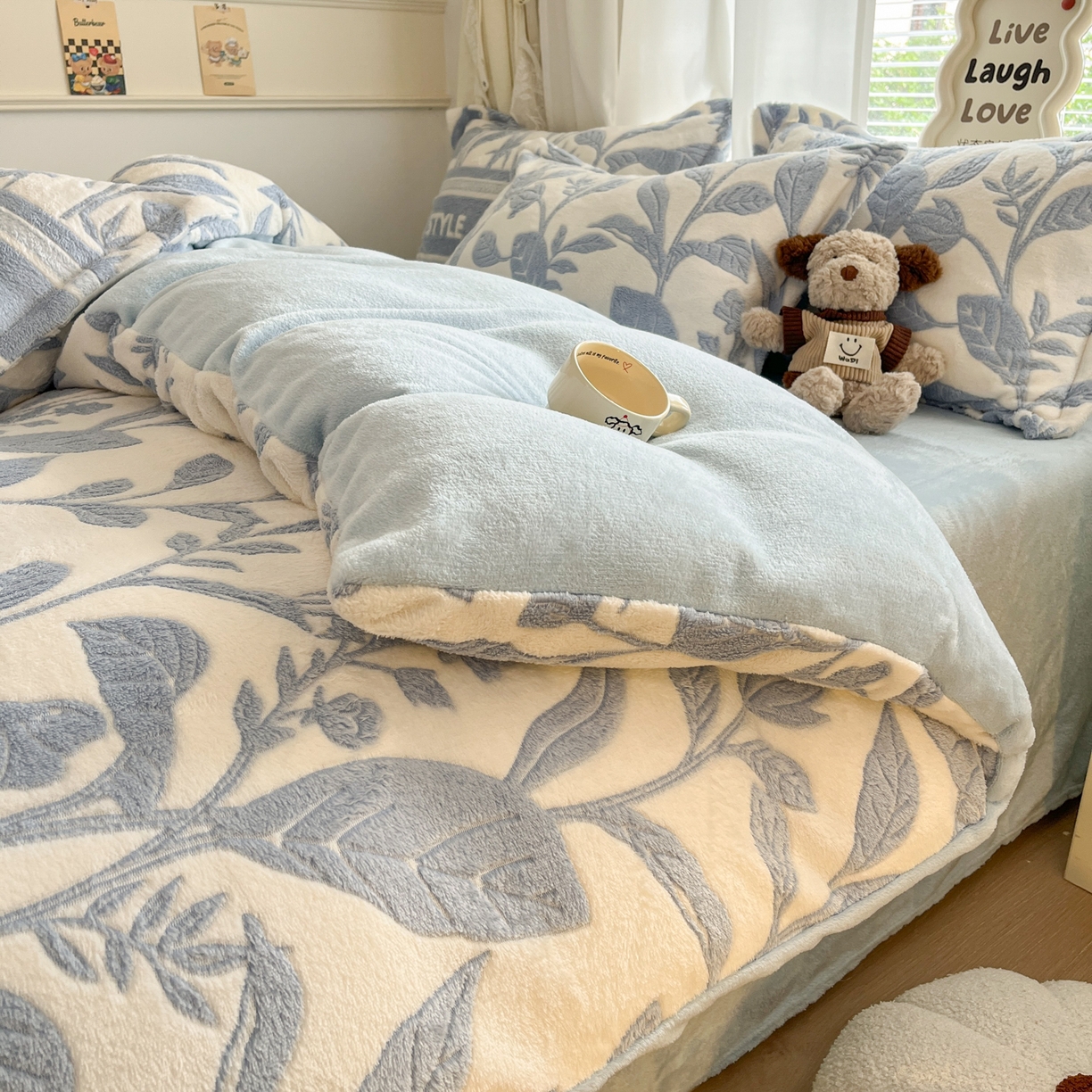 91家纺网 家纺一手货源 找家纺 川悦生活2025新款立体雪花绒印花大床四件套系列二场景二 月桂-蓝