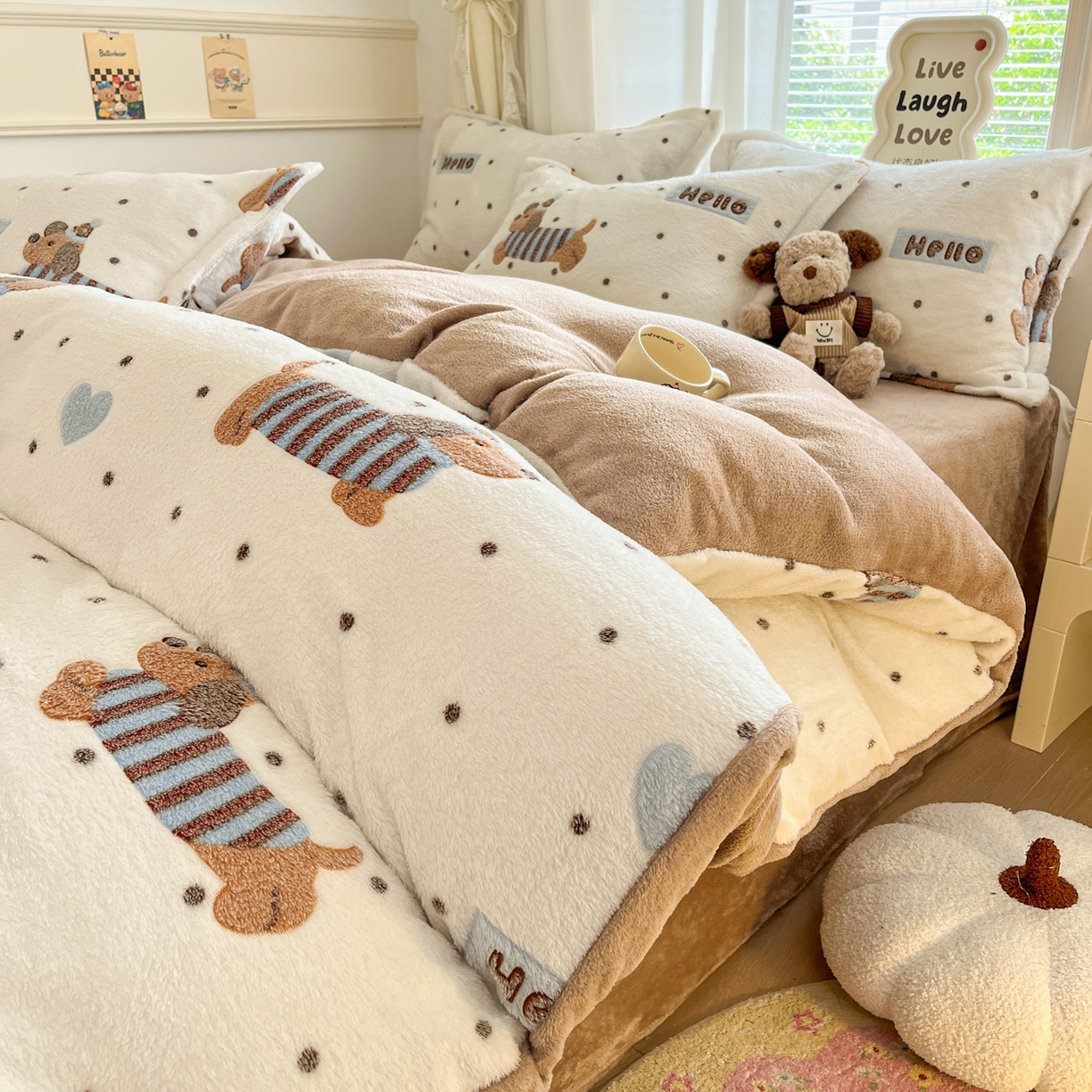 川悦生活2025新款立体雪花绒印花大床四件套系列二场景二 腊肠小点