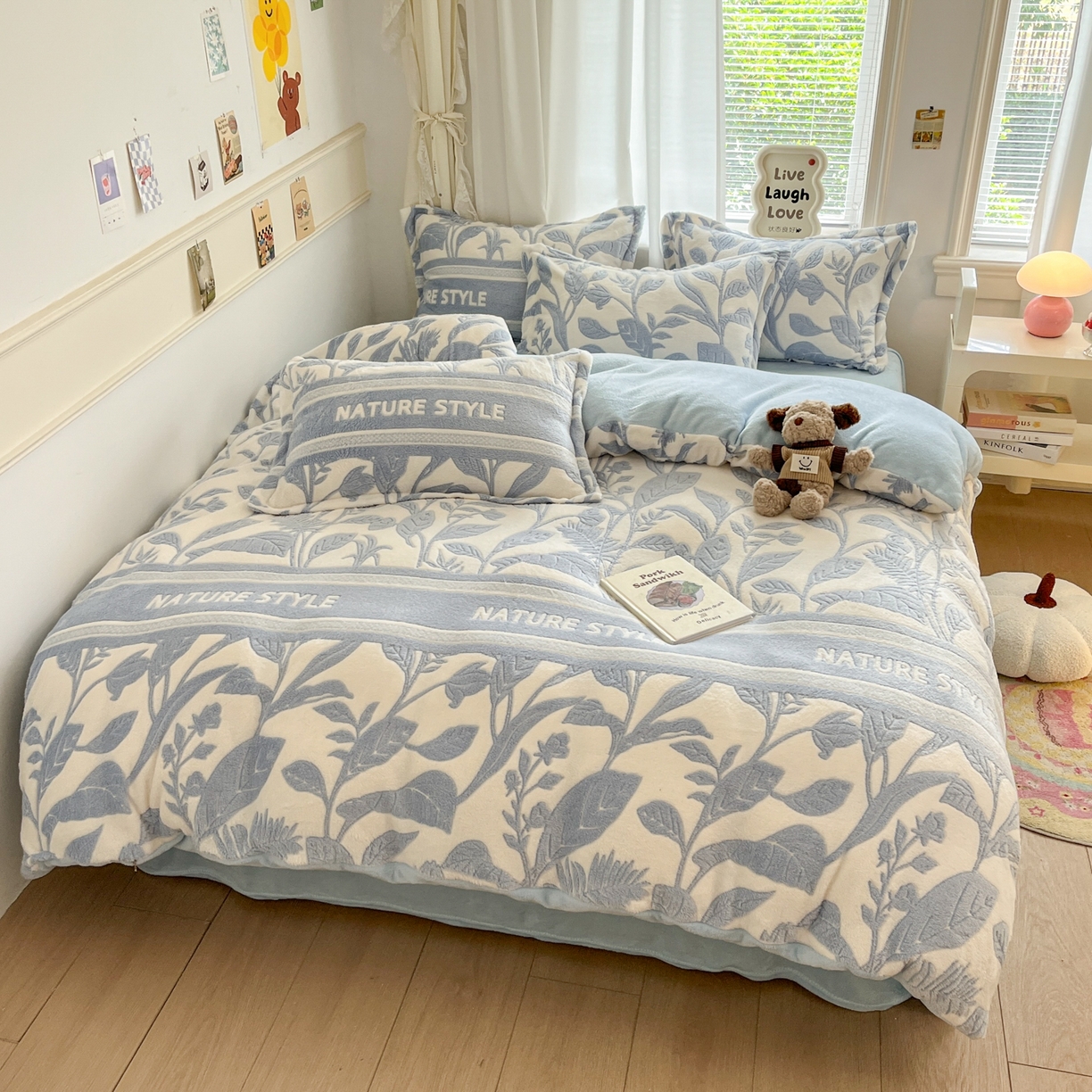 91家纺网 家纺一手货源 找家纺 川悦生活2025新款立体雪花绒印花大床四件套系列二场景二 月桂-蓝