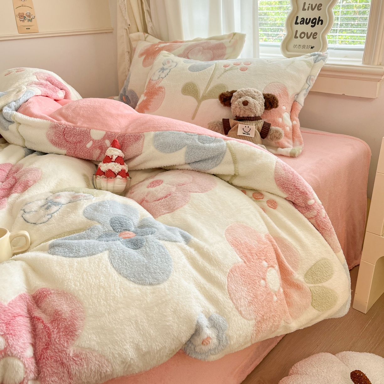 91家纺网 家纺一手货源 找家纺 川悦生活2025新款立体雪花绒印花大床四件套系列二场景二 半眠小兔