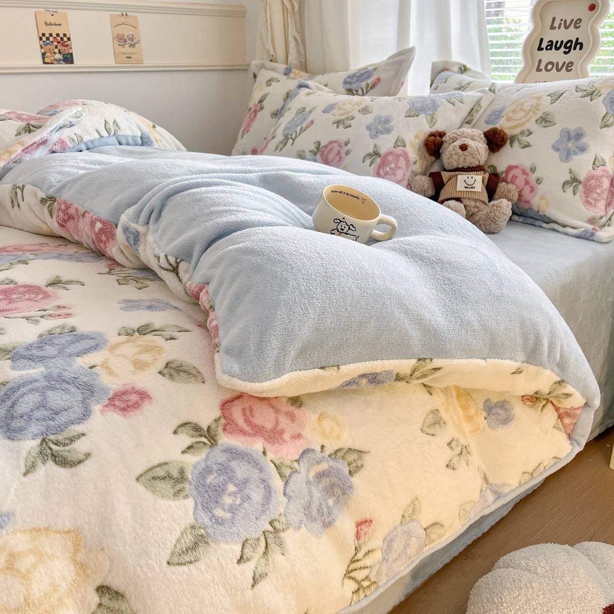 91家纺网 家纺一手货源 找家纺 川悦生活2025新款立体雪花绒印花大床四件套系列二场景二 西柚花花