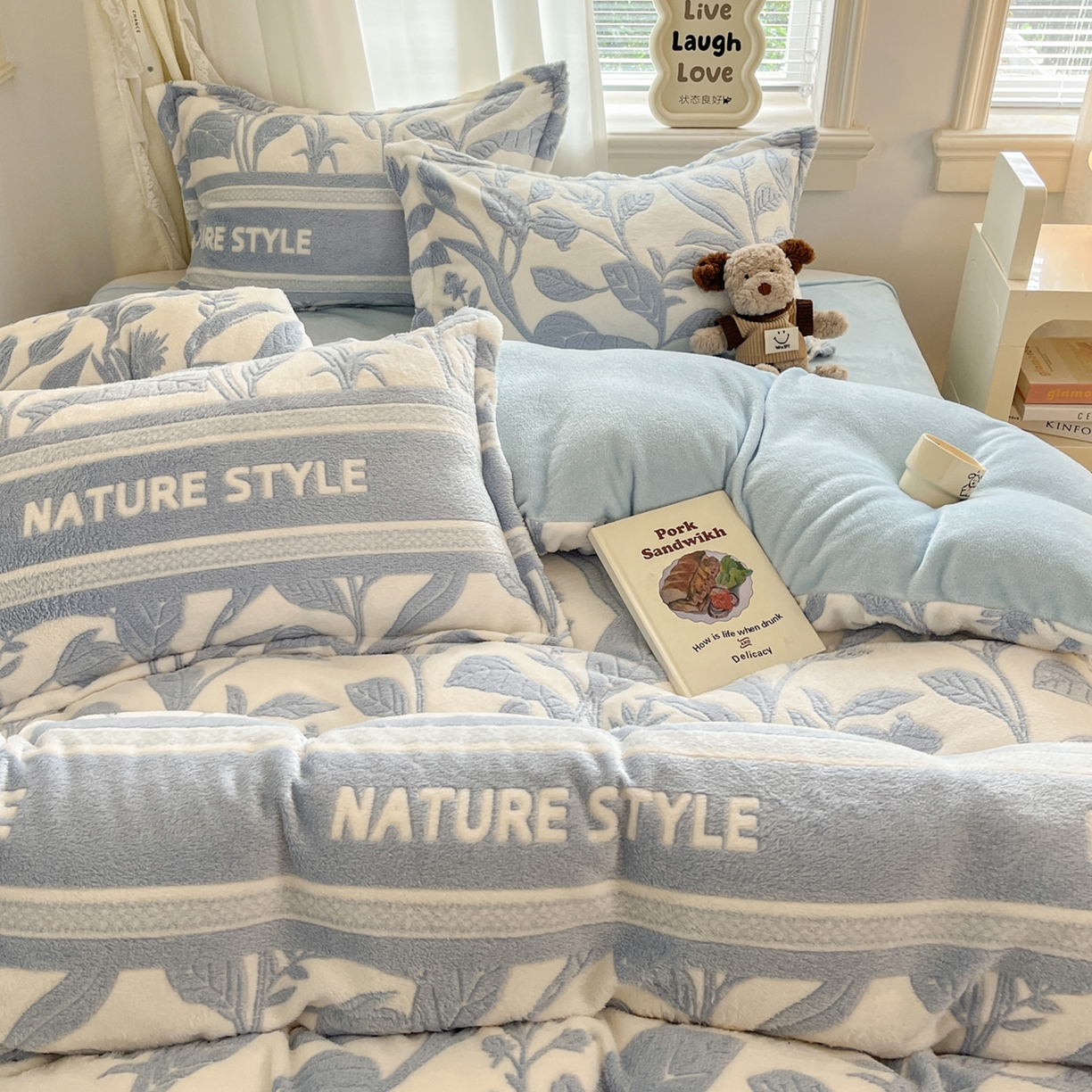 91家纺网 家纺一手货源 找家纺 川悦生活2025新款立体雪花绒印花大床四件套系列二场景二 月桂-蓝