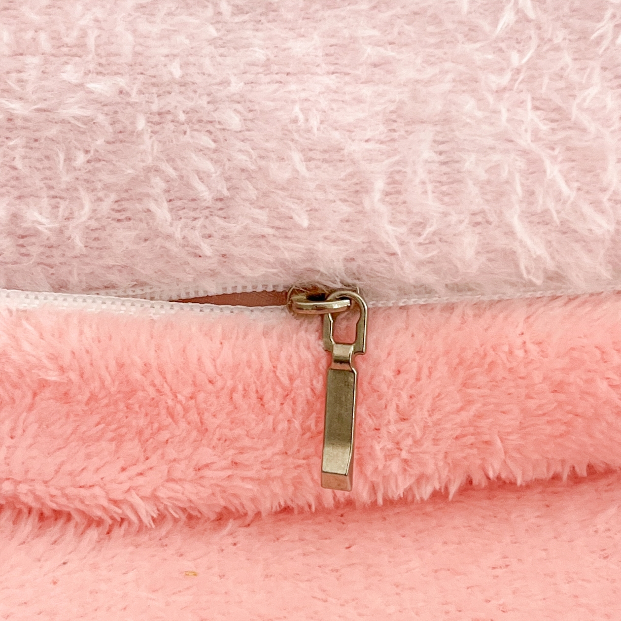 91家纺网 家纺一手货源 找家纺 川悦生活2025新款立体雪花绒印花大床四件套系列二场景二 甜梦小猫