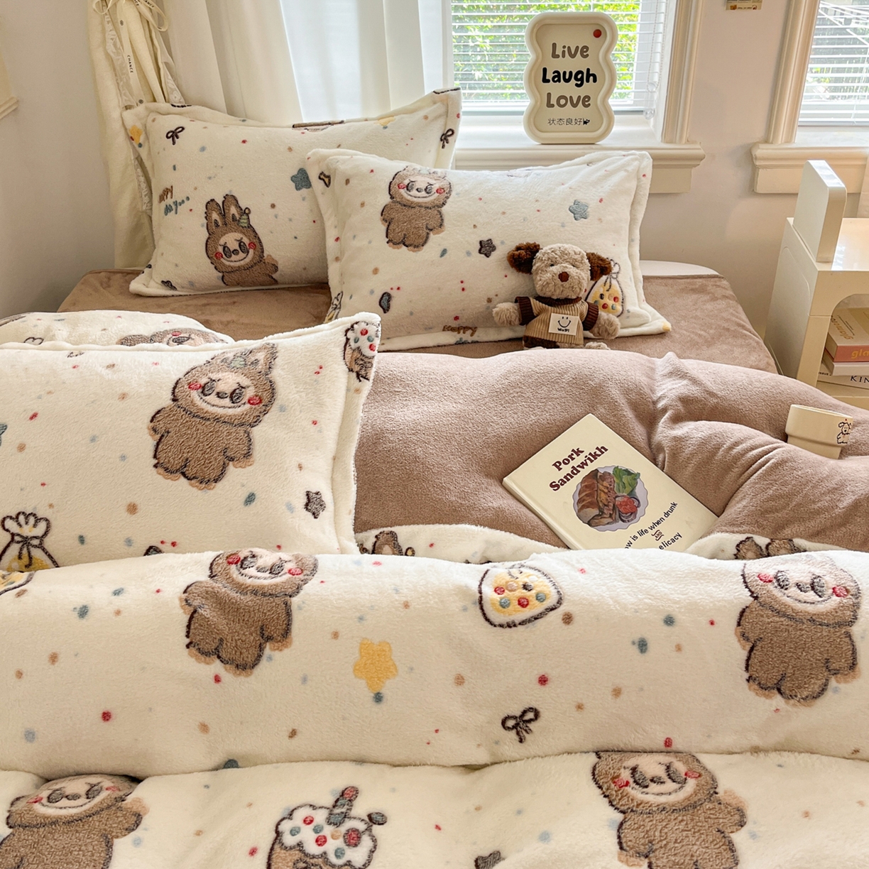 91家纺网 家纺一手货源 找家纺 川悦生活2025新款立体雪花绒印花大床四件套系列二场景二 巧克力宝贝