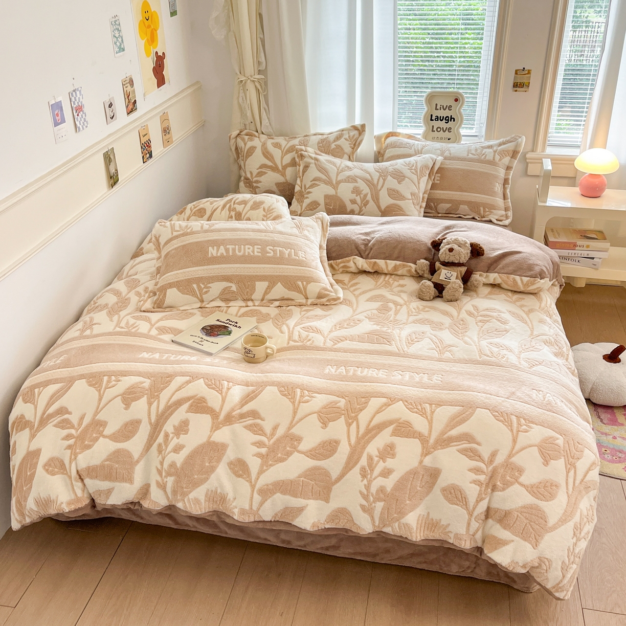 91家纺网 家纺一手货源 找家纺 川悦生活2025新款立体雪花绒印花大床四件套系列二场景二 月桂-浅咖