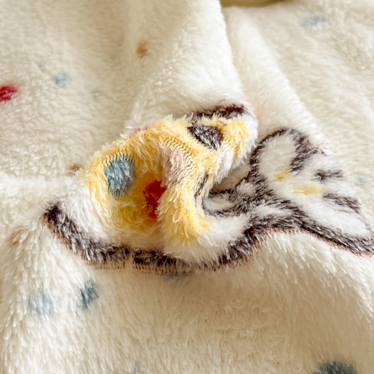 91家纺网 家纺一手货源 找家纺 川悦生活2025新款立体雪花绒印花大床四件套系列二场景二 巧克力宝贝