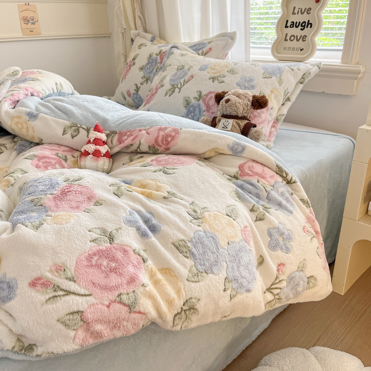 91家纺网 家纺一手货源 找家纺 川悦生活2025新款立体雪花绒印花大床四件套系列二场景二 西柚花花