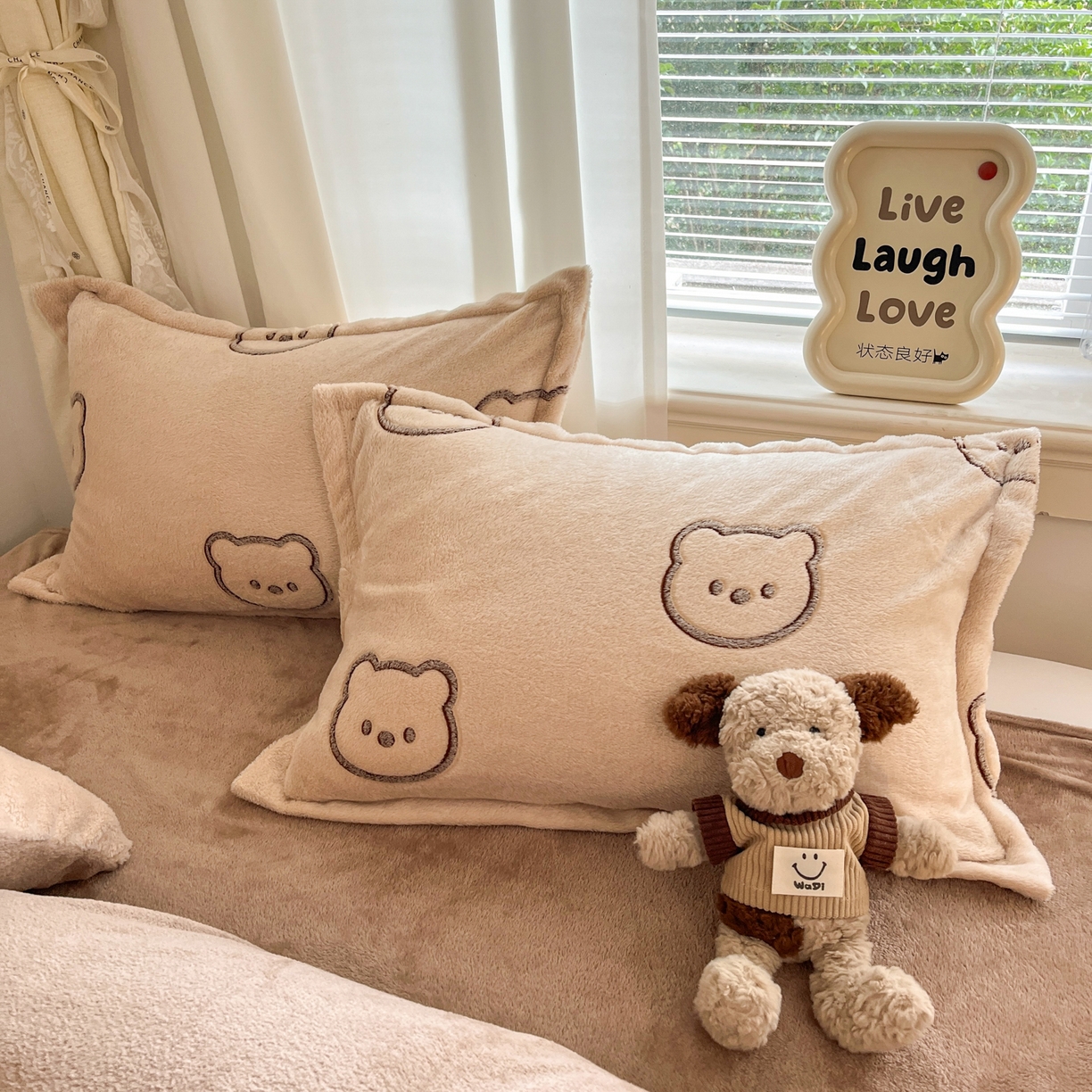 91家纺网 家纺一手货源 找家纺 川悦生活2025新款立体雪花绒印花大床四件套系列二场景二 曲奇小熊