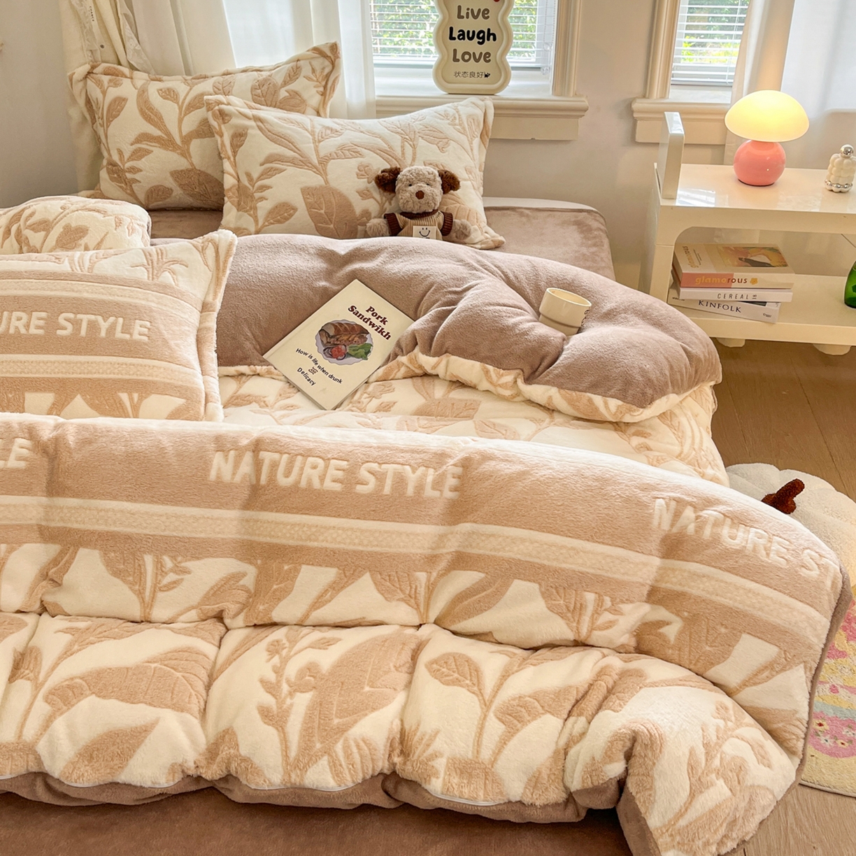 91家纺网 家纺一手货源 找家纺 川悦生活2025新款立体雪花绒印花大床四件套系列二场景二 月桂-浅咖