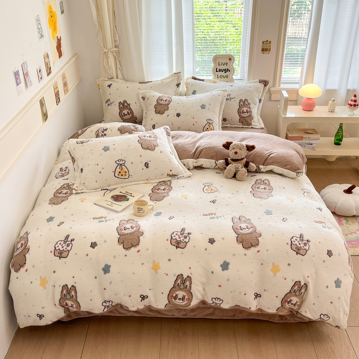 91家纺网 家纺一手货源 找家纺 川悦生活2025新款立体雪花绒印花大床四件套系列二场景二 巧克力宝贝