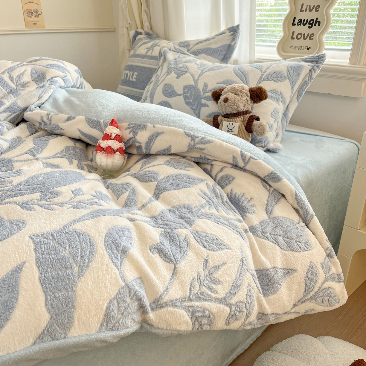 91家纺网 家纺一手货源 找家纺 川悦生活2025新款立体雪花绒印花大床四件套系列二场景二 月桂-蓝