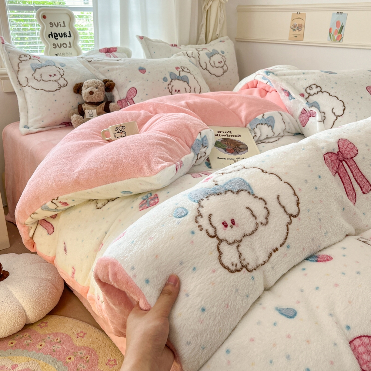 91家纺网 家纺一手货源 找家纺 川悦生活2025新款立体雪花绒印花大床四件套系列二场景二 幸福奶旺