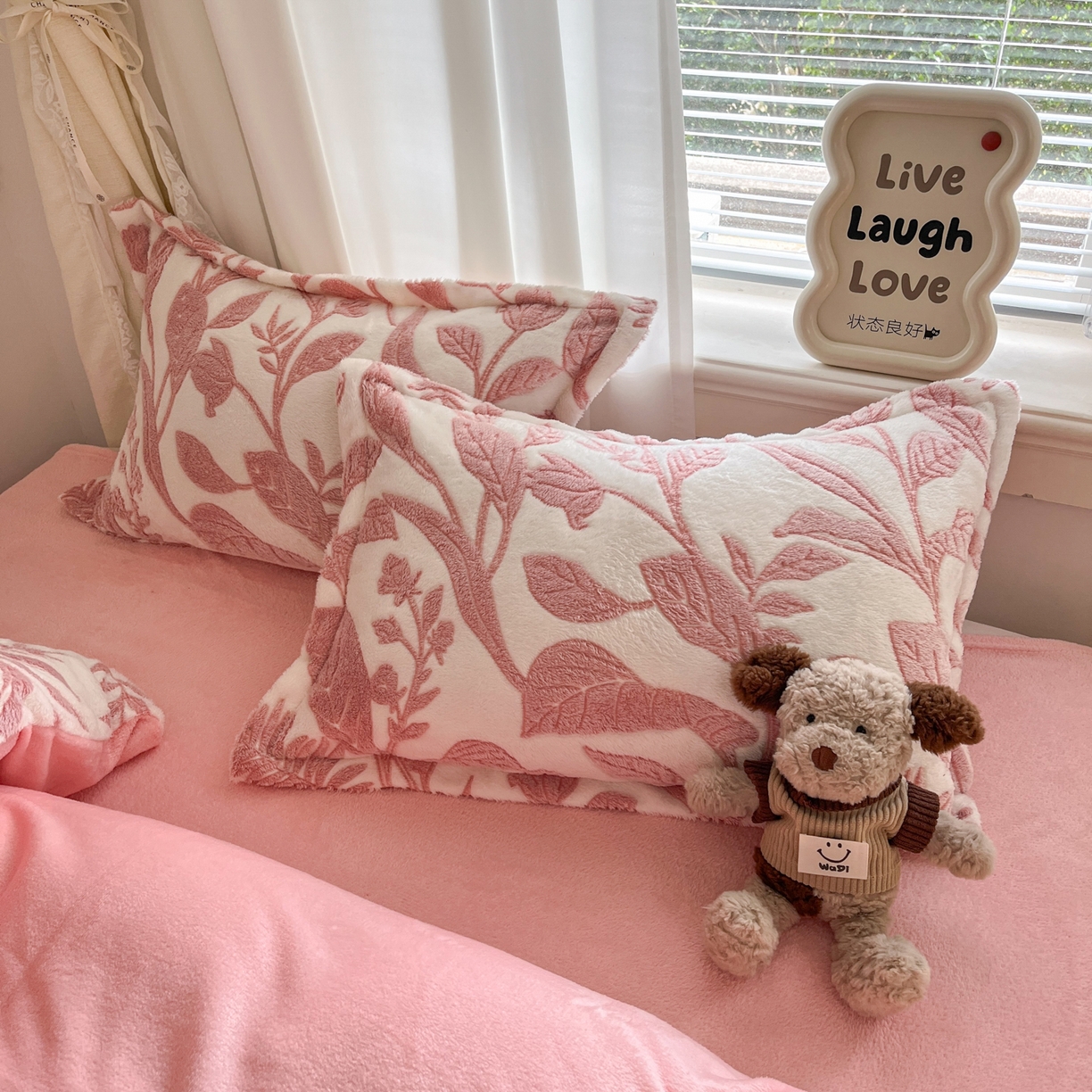 91家纺网 家纺一手货源 找家纺 川悦生活2025新款立体雪花绒印花大床四件套系列二场景二 月桂-粉