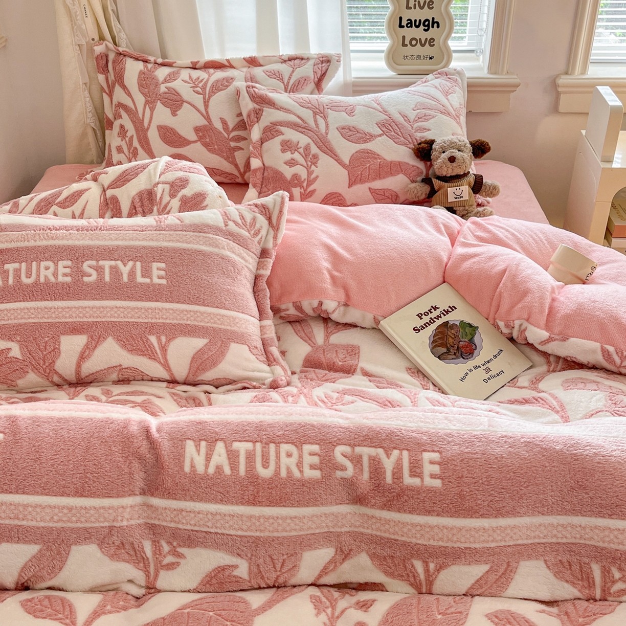 91家纺网 家纺一手货源 找家纺 川悦生活2025新款立体雪花绒印花大床四件套系列二场景二 月桂-粉