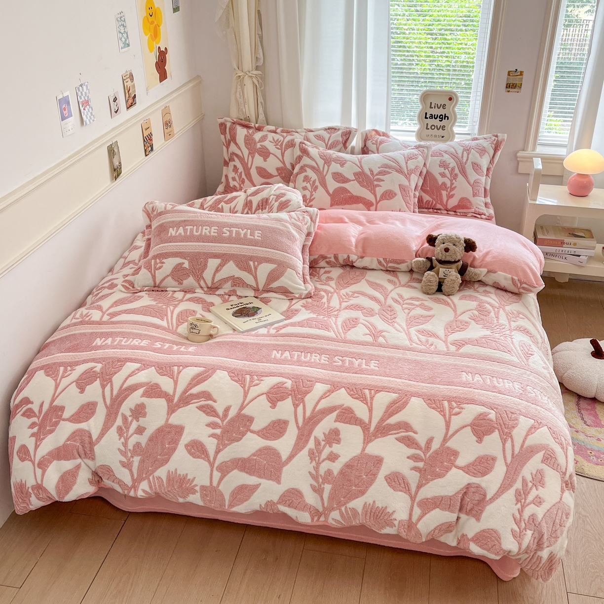 91家纺网 家纺一手货源 找家纺 川悦生活2025新款立体雪花绒印花大床四件套系列二场景二 月桂-粉