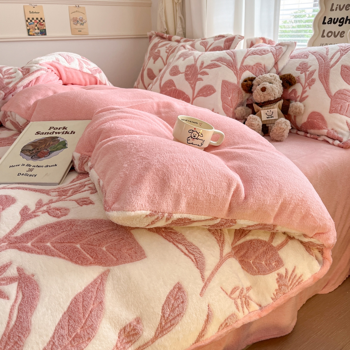 91家纺网 家纺一手货源 找家纺 川悦生活2025新款立体雪花绒印花大床四件套系列二场景二 月桂-粉