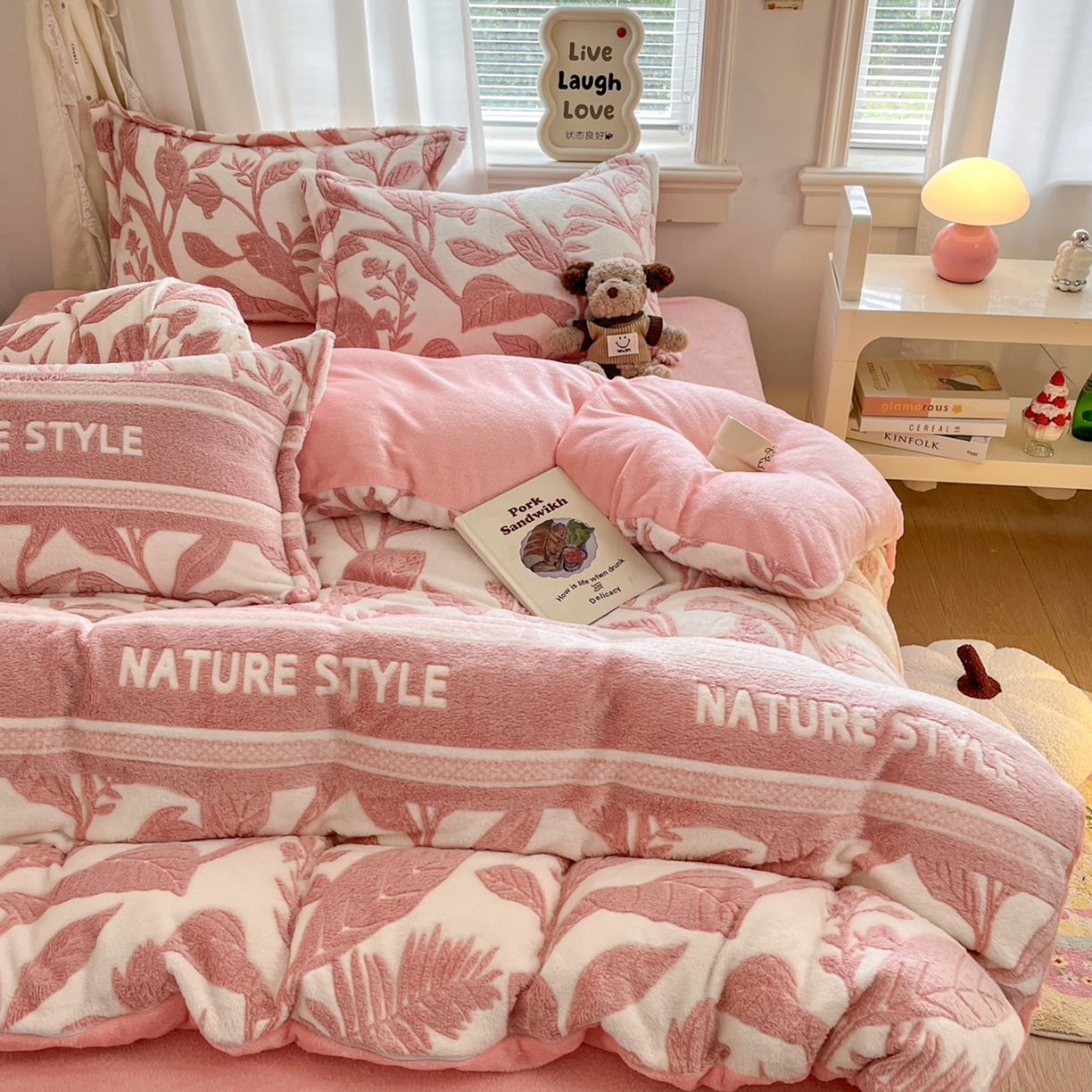 91家纺网 家纺一手货源 找家纺 川悦生活2025新款立体雪花绒印花大床四件套系列二场景二 月桂-粉