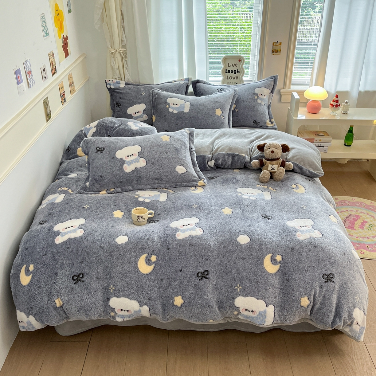 91家纺网 家纺一手货源 找家纺 川悦生活2025新款立体雪花绒印花大床四件套系列二场景二 星月小狗-灰