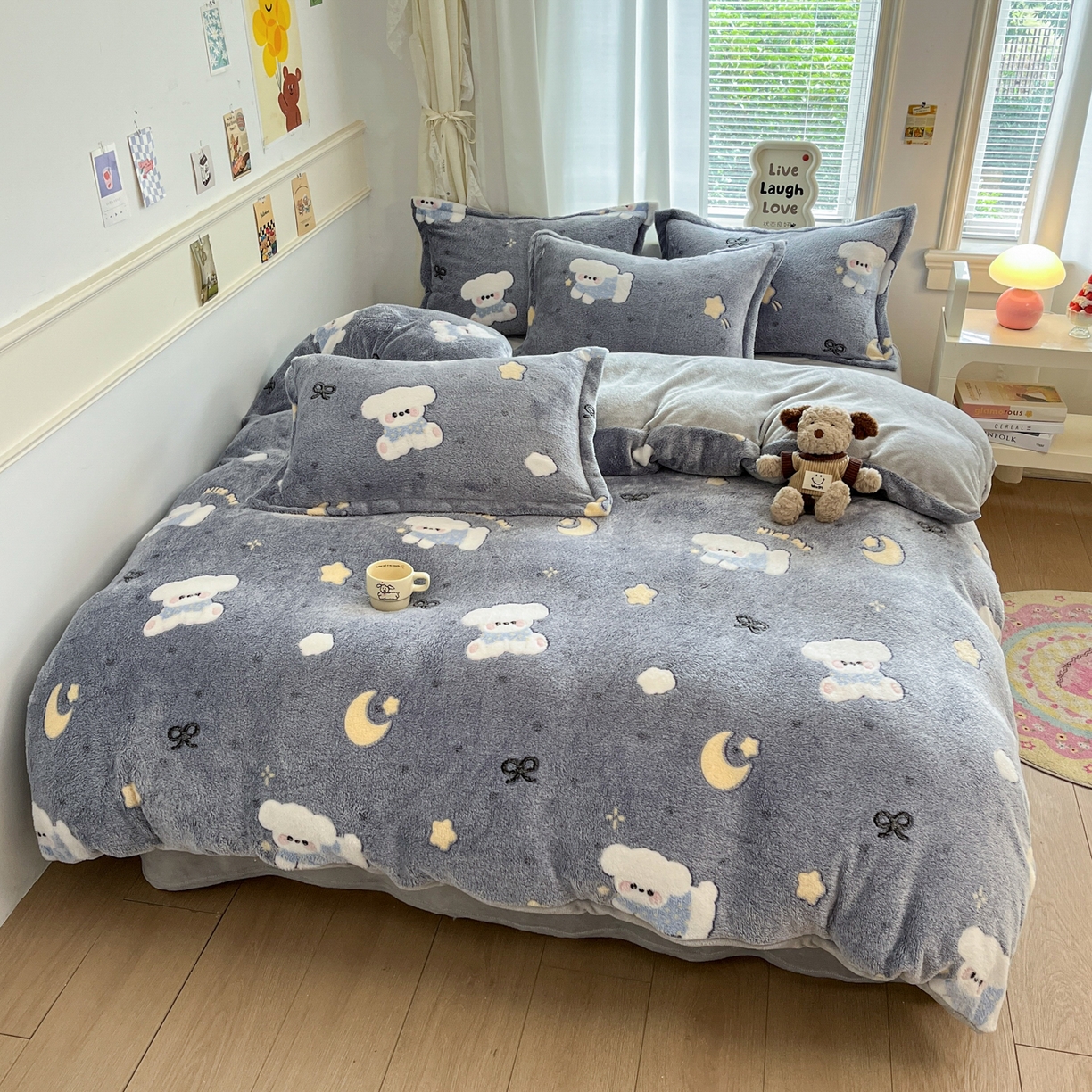 91家纺网 家纺一手货源 找家纺 川悦生活2025新款立体雪花绒印花大床四件套系列二场景二 星月小狗-灰