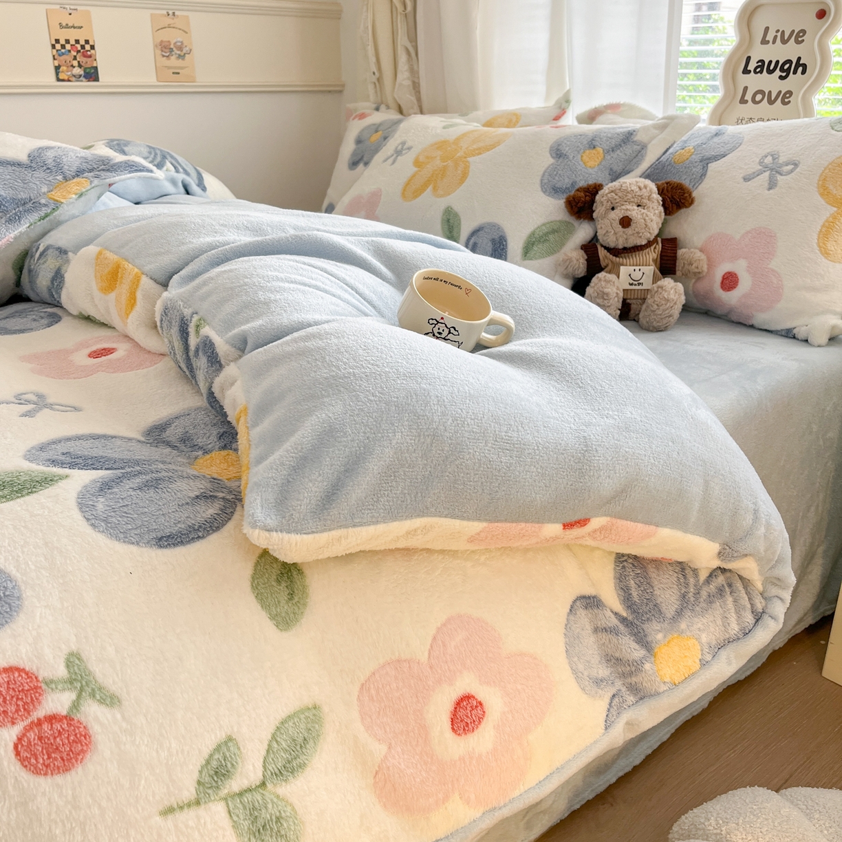 91家纺网 家纺一手货源 找家纺 川悦生活2025新款立体雪花绒印花大床四件套系列二场景二 半暖花朵