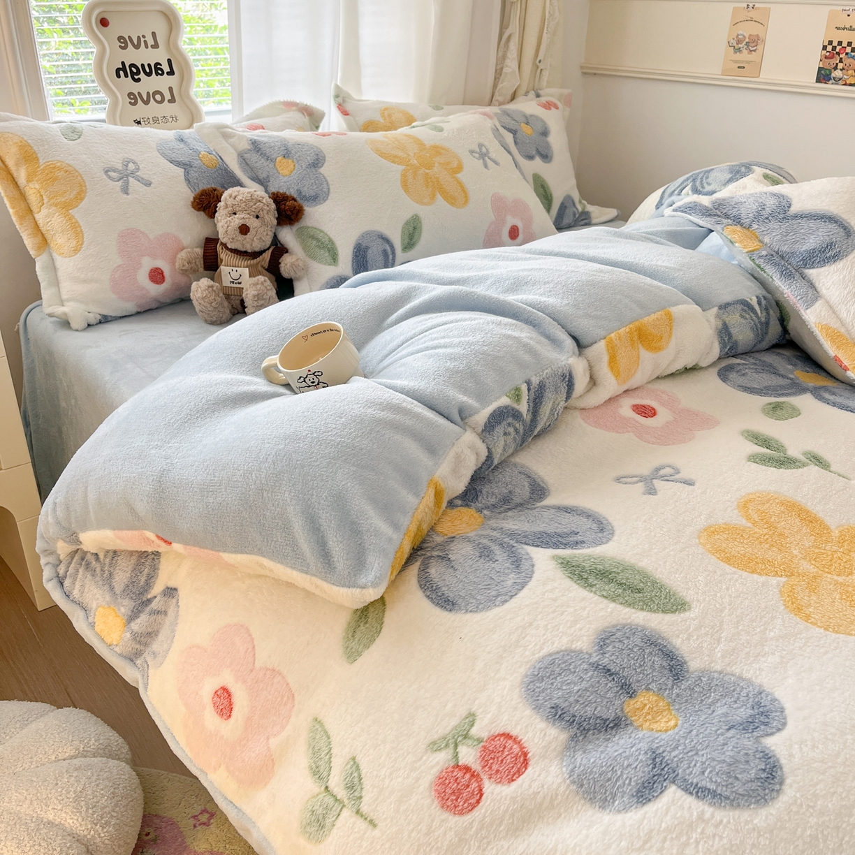 91家纺网 家纺一手货源 找家纺 川悦生活2025新款立体雪花绒印花大床四件套系列二场景二 半暖花朵