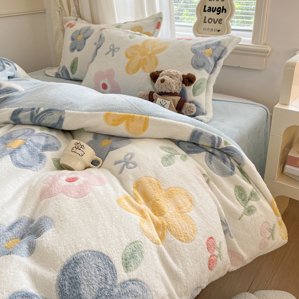 91家纺网 家纺一手货源 找家纺 川悦生活2025新款立体雪花绒印花大床四件套系列二场景二 半暖花朵