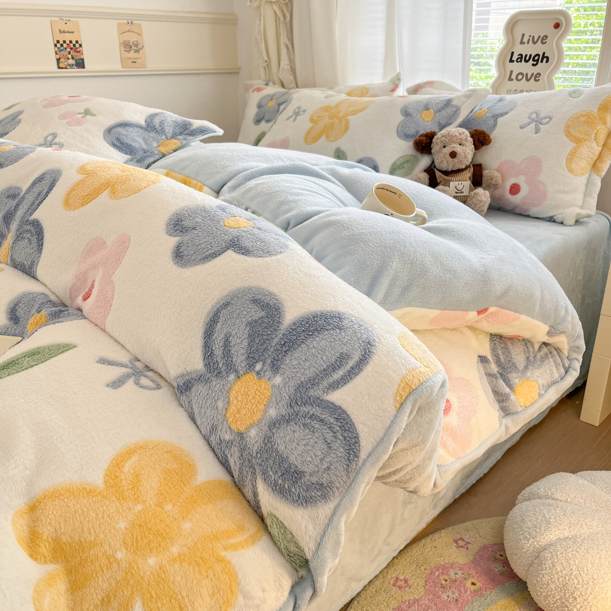 川悦生活2025新款立体雪花绒印花大床四件套系列二场景二 半暖花朵