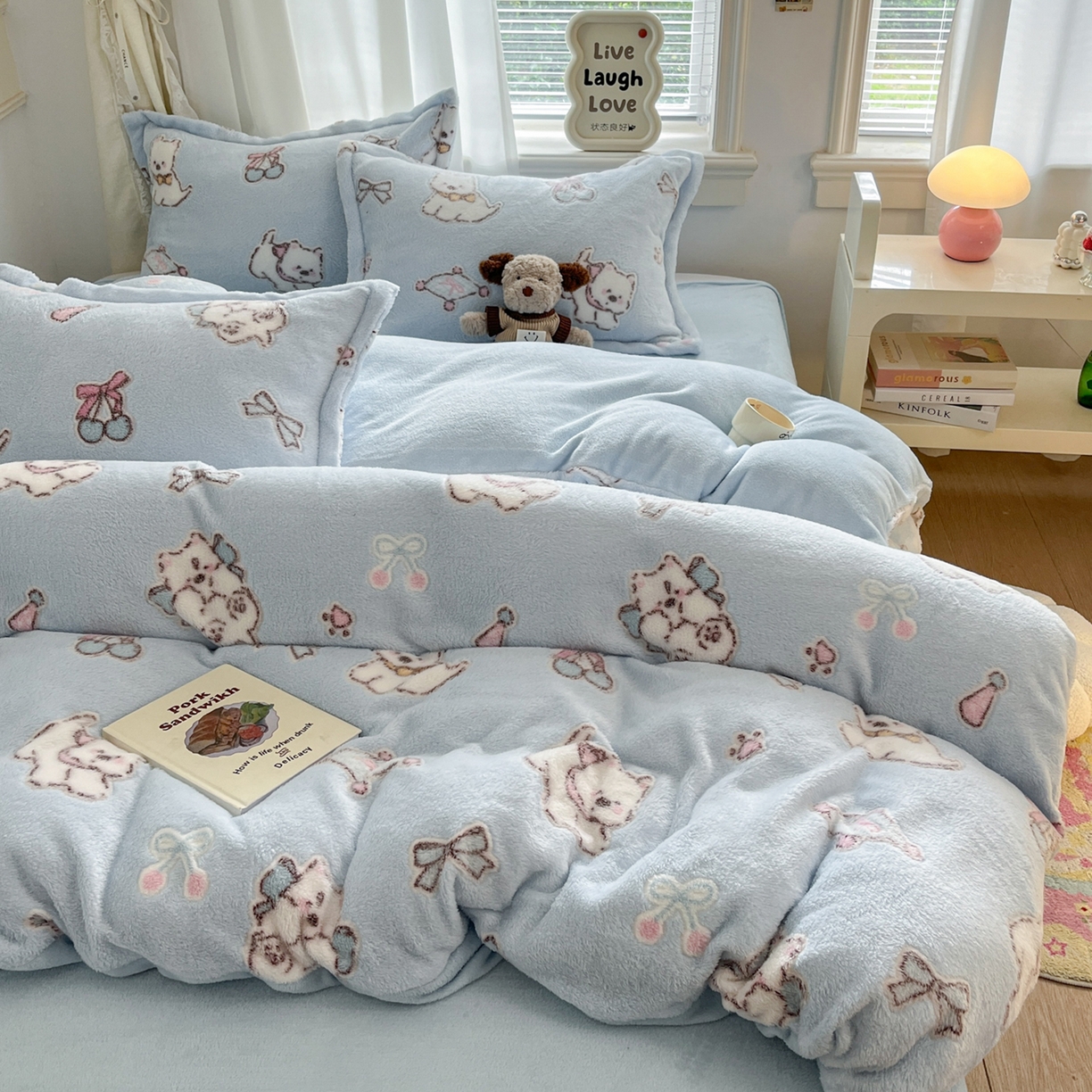 91家纺网 家纺一手货源 找家纺 川悦生活2025新款立体雪花绒印花大床四件套系列二场景二 奶蓝小汪蓝