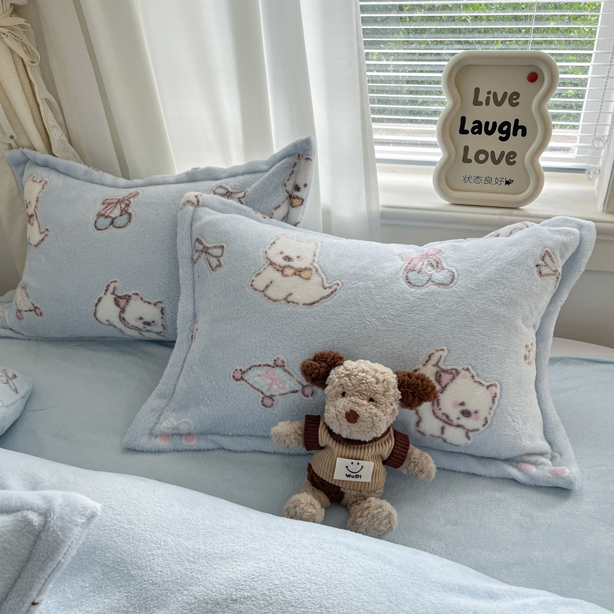 91家纺网 家纺一手货源 找家纺 川悦生活2025新款立体雪花绒印花大床四件套系列二场景二 奶蓝小汪蓝