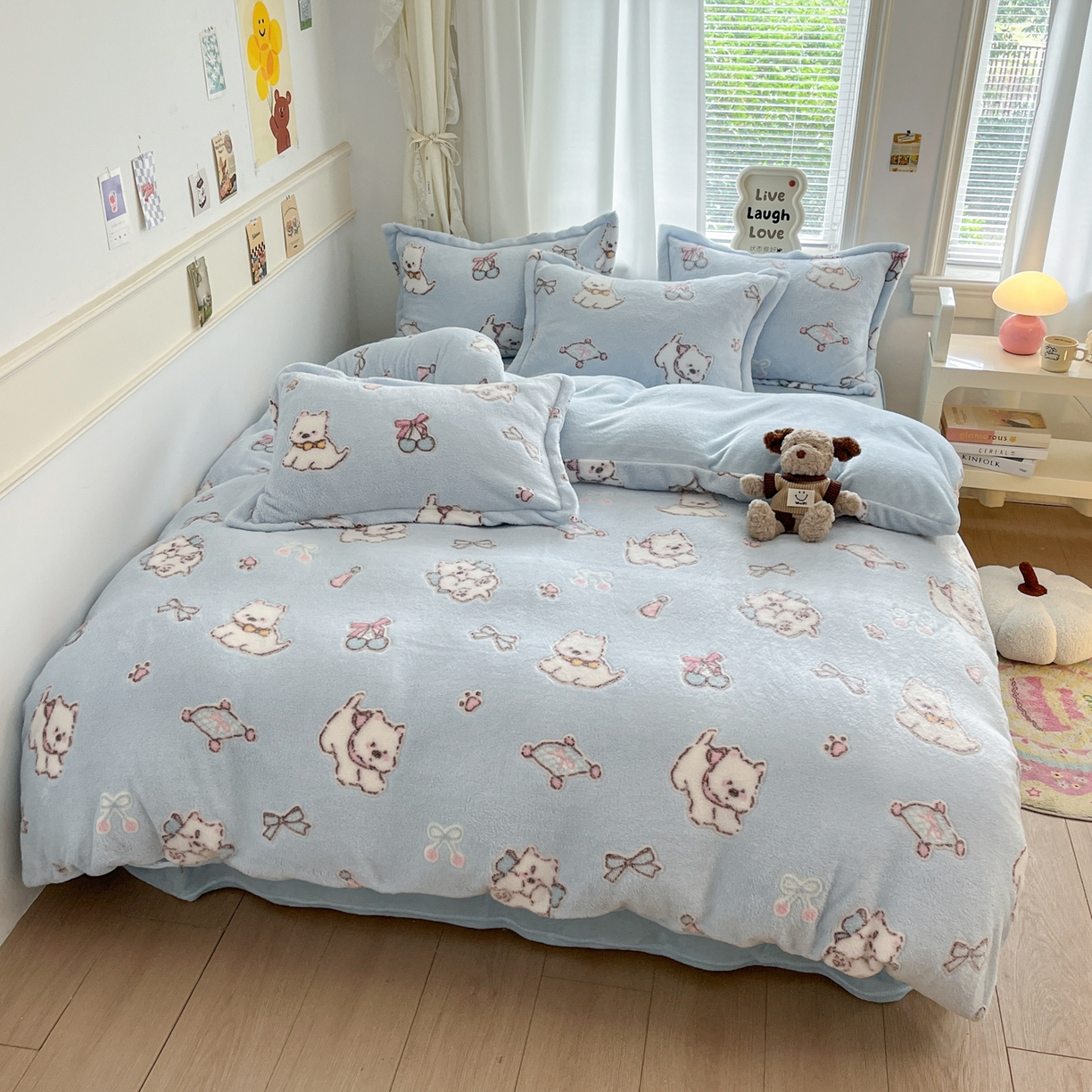 91家纺网 家纺一手货源 找家纺 川悦生活2025新款立体雪花绒印花大床四件套系列二场景二 奶蓝小汪蓝