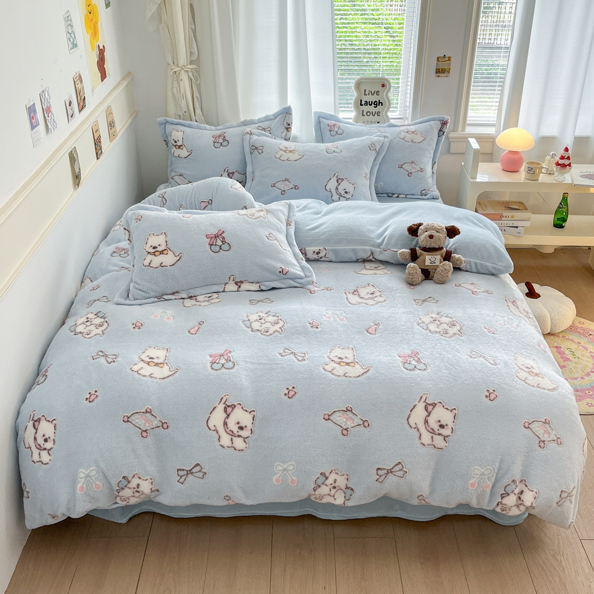 91家纺网 家纺一手货源 找家纺 川悦生活2025新款立体雪花绒印花大床四件套系列二场景二 奶蓝小汪蓝