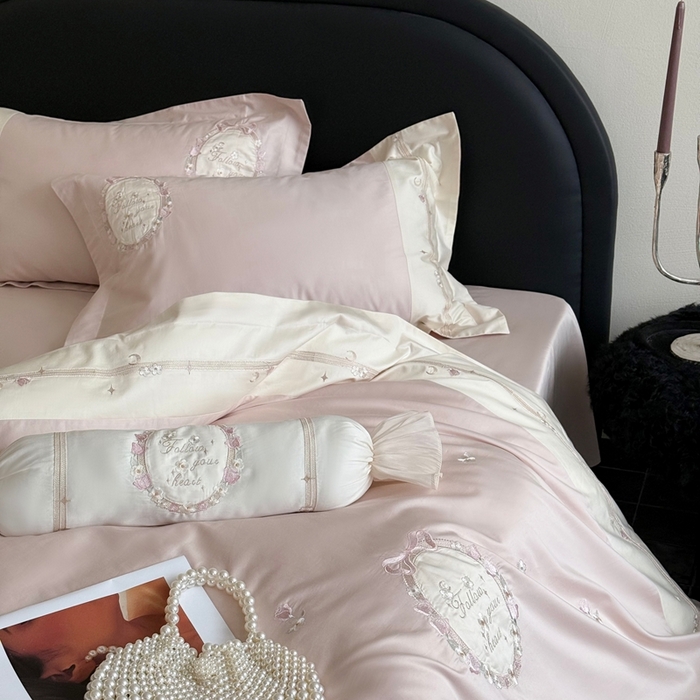 91家纺网 家纺一手货源 找家纺 鹿班家居2025新款秋冬100S长绒棉精密刺绣系列——浅梦落樱(标准会员-20） 粉色