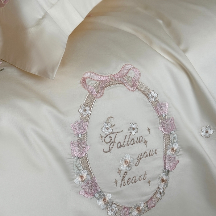 91家纺网 家纺一手货源 找家纺 鹿班家居2025新款秋冬100S长绒棉精密刺绣系列——浅梦落樱(标准会员-20） 白色