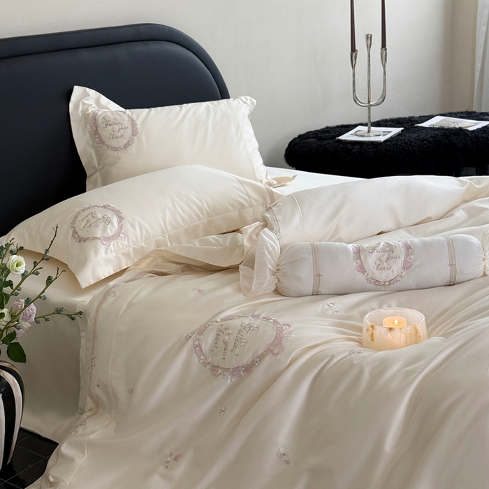 91家纺网 家纺一手货源 找家纺 鹿班家居2025新款秋冬100S长绒棉精密刺绣系列——浅梦落樱(标准会员-20） 白色