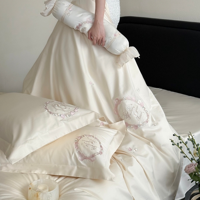 91家纺网 家纺一手货源 找家纺 鹿班家居2025新款秋冬100S长绒棉精密刺绣系列——浅梦落樱(标准会员-20） 白色