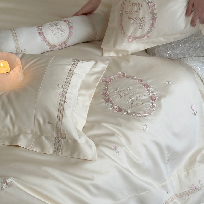 91家纺网 家纺一手货源 找家纺 鹿班家居2025新款秋冬100S长绒棉精密刺绣系列——浅梦落樱(标准会员-20） 白色