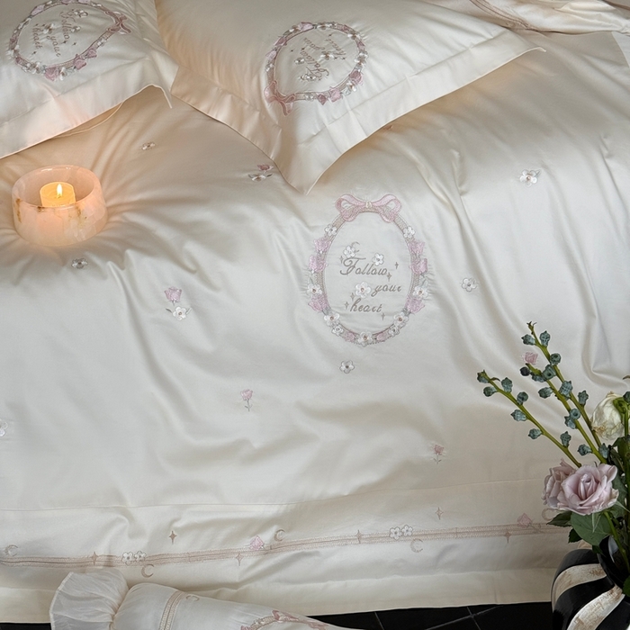 91家纺网 家纺一手货源 找家纺 鹿班家居2025新款秋冬100S长绒棉精密刺绣系列——浅梦落樱(标准会员-20） 白色