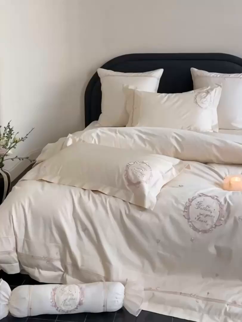 91家纺网 家纺一手货源 找家纺 鹿班家居2025新款秋冬100S长绒棉精密刺绣系列——浅梦落樱(标准会员-20） 白色