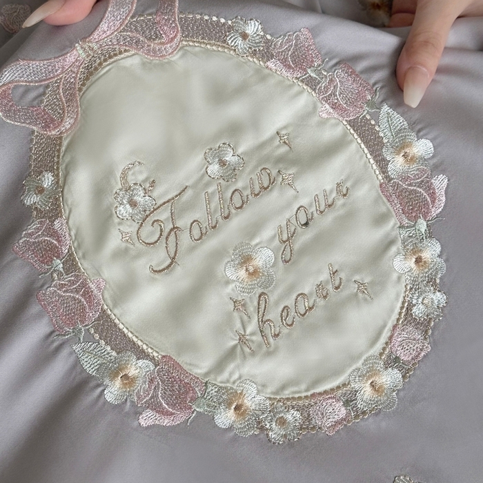 91家纺网 家纺一手货源 找家纺 鹿班家居2025新款秋冬100S长绒棉精密刺绣系列——浅梦落樱(标准会员-20） 紫色