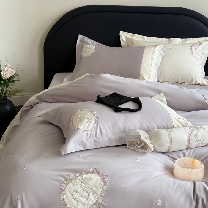 91家纺网 家纺一手货源 找家纺 鹿班家居2025新款秋冬100S长绒棉精密刺绣系列——浅梦落樱(标准会员-20） 紫色