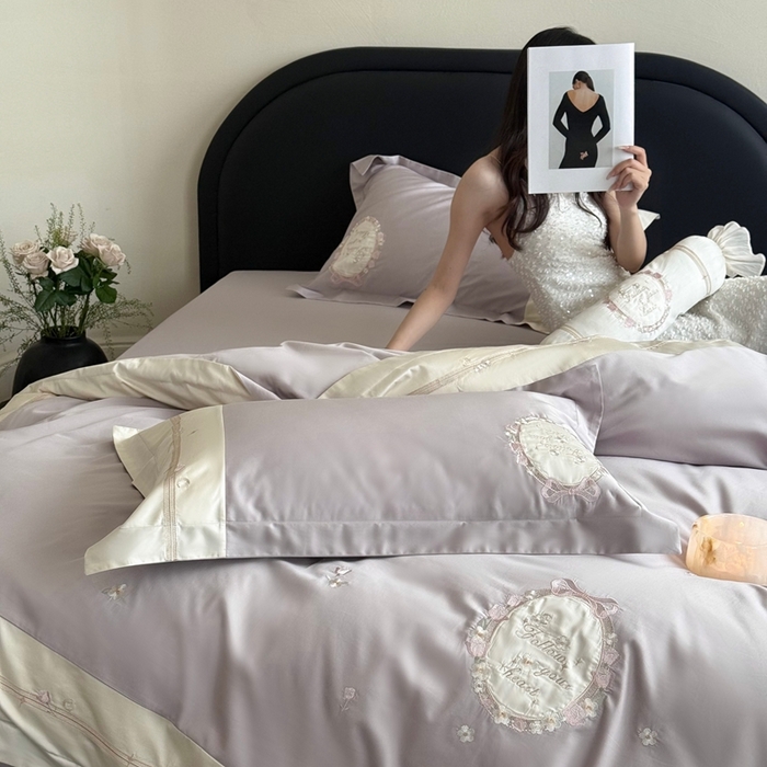 91家纺网 家纺一手货源 找家纺 鹿班家居2025新款秋冬100S长绒棉精密刺绣系列——浅梦落樱(标准会员-20） 紫色