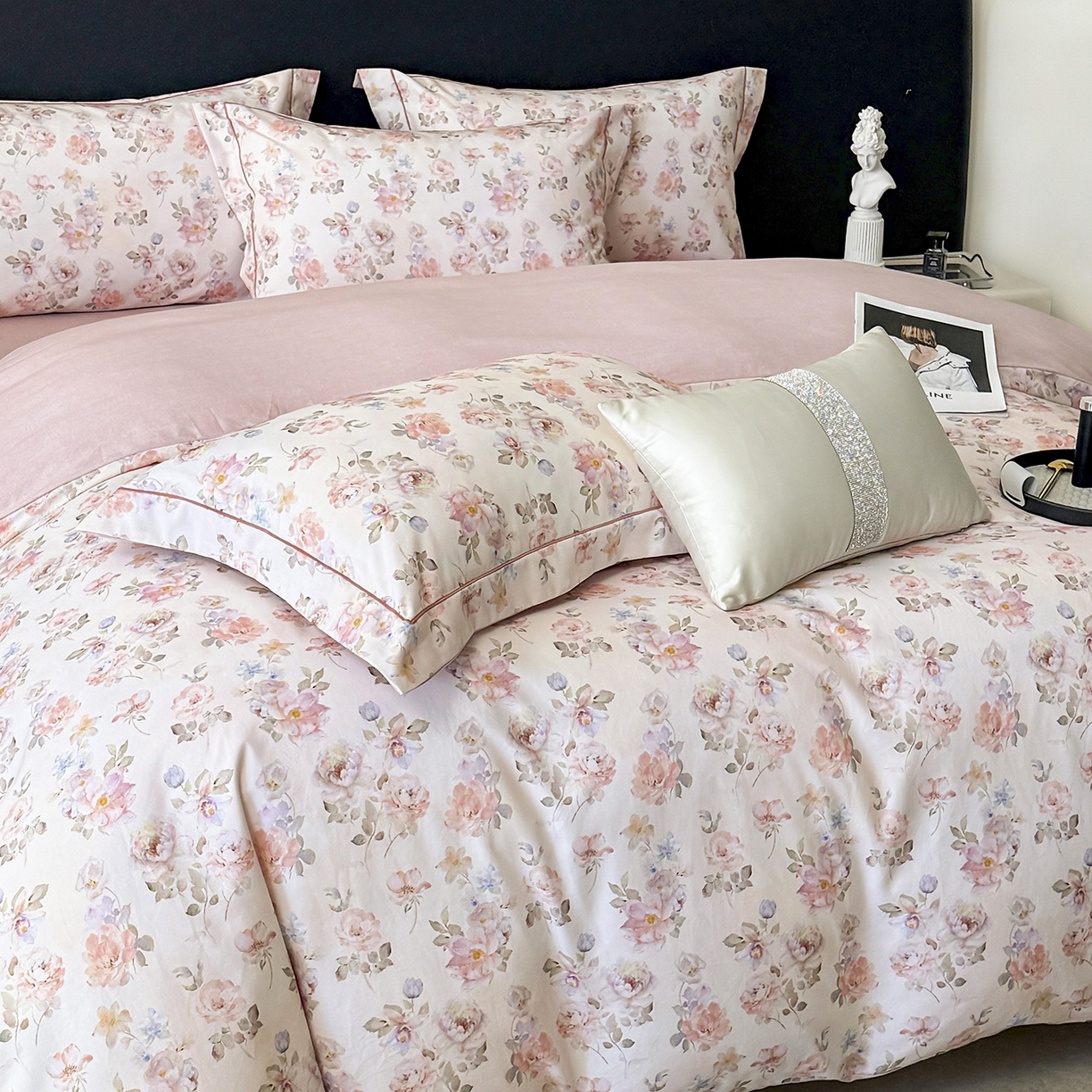 91家纺网 家纺一手货源 找家纺 清雅福2025新款A类全棉磨毛数码印花四件套 花屿间·粉