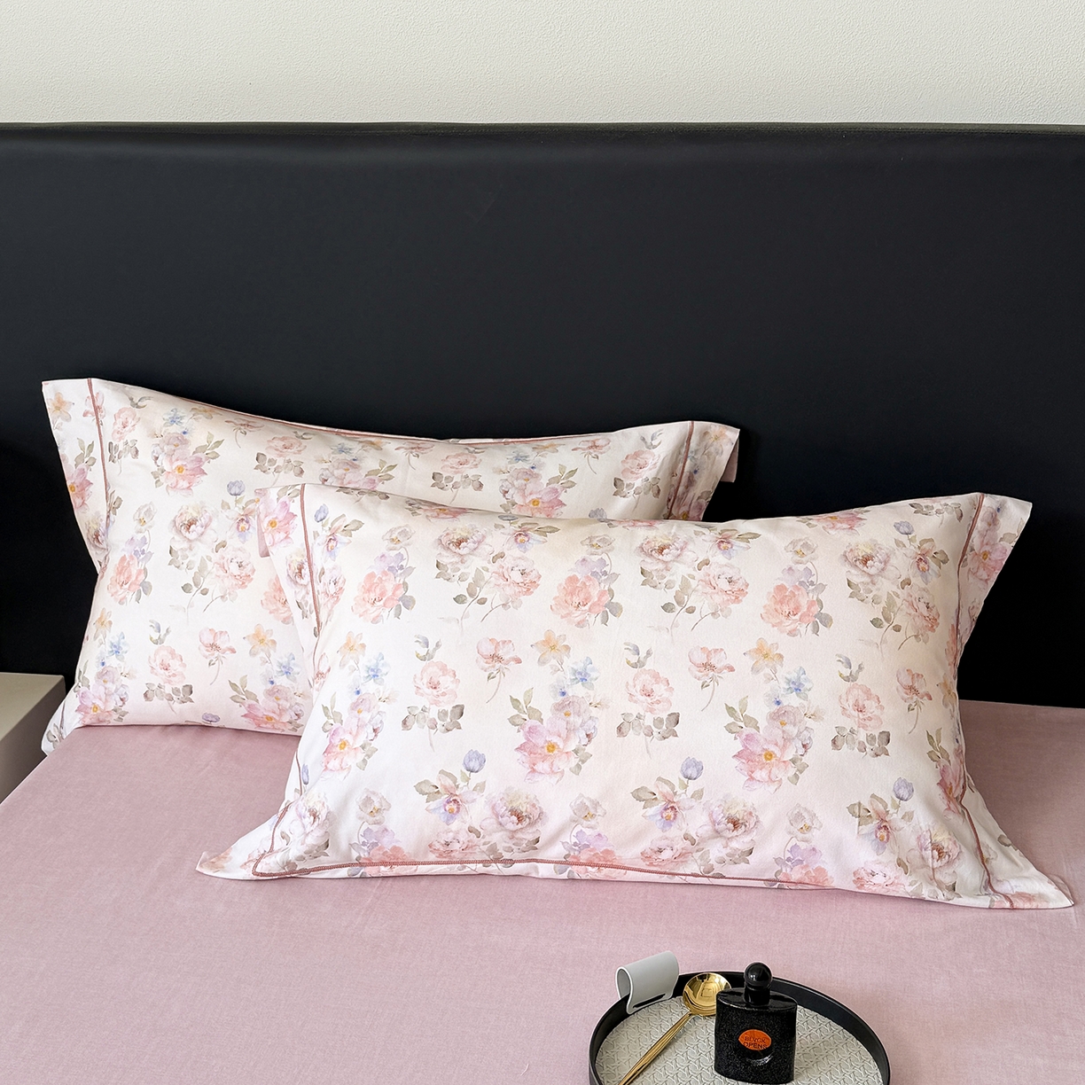 91家纺网 家纺一手货源 找家纺 清雅福2025新款A类全棉磨毛数码印花四件套 花屿间·粉