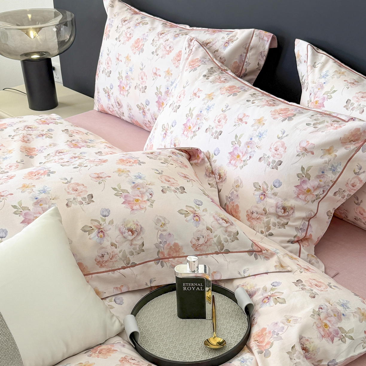 91家纺网 家纺一手货源 找家纺 清雅福2025新款A类全棉磨毛数码印花四件套 花屿间·粉