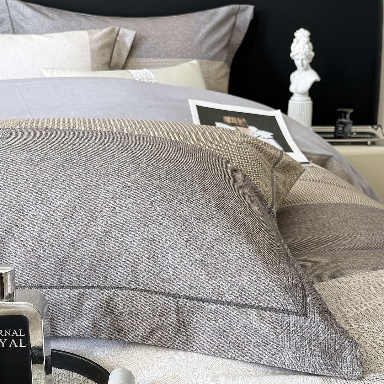 91家纺网 家纺一手货源 找家纺 清雅福2025新款A类全棉磨毛数码印花四件套 杰弗里·黄灰