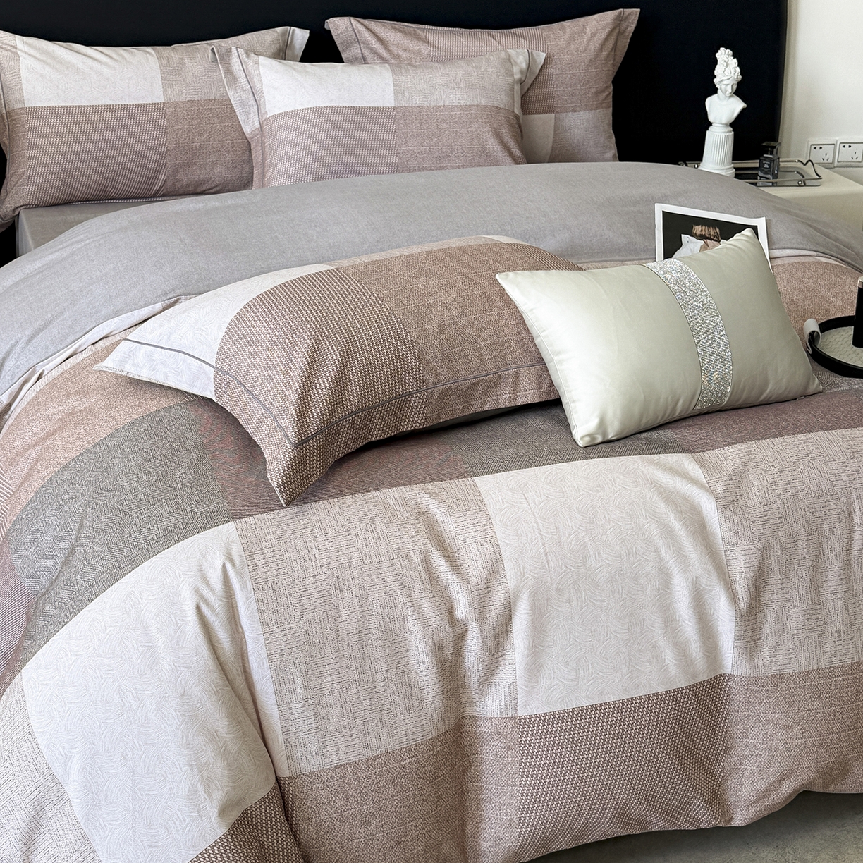 91家纺网 家纺一手货源 找家纺 清雅福2025新款A类全棉磨毛数码印花四件套 杰弗里·咖