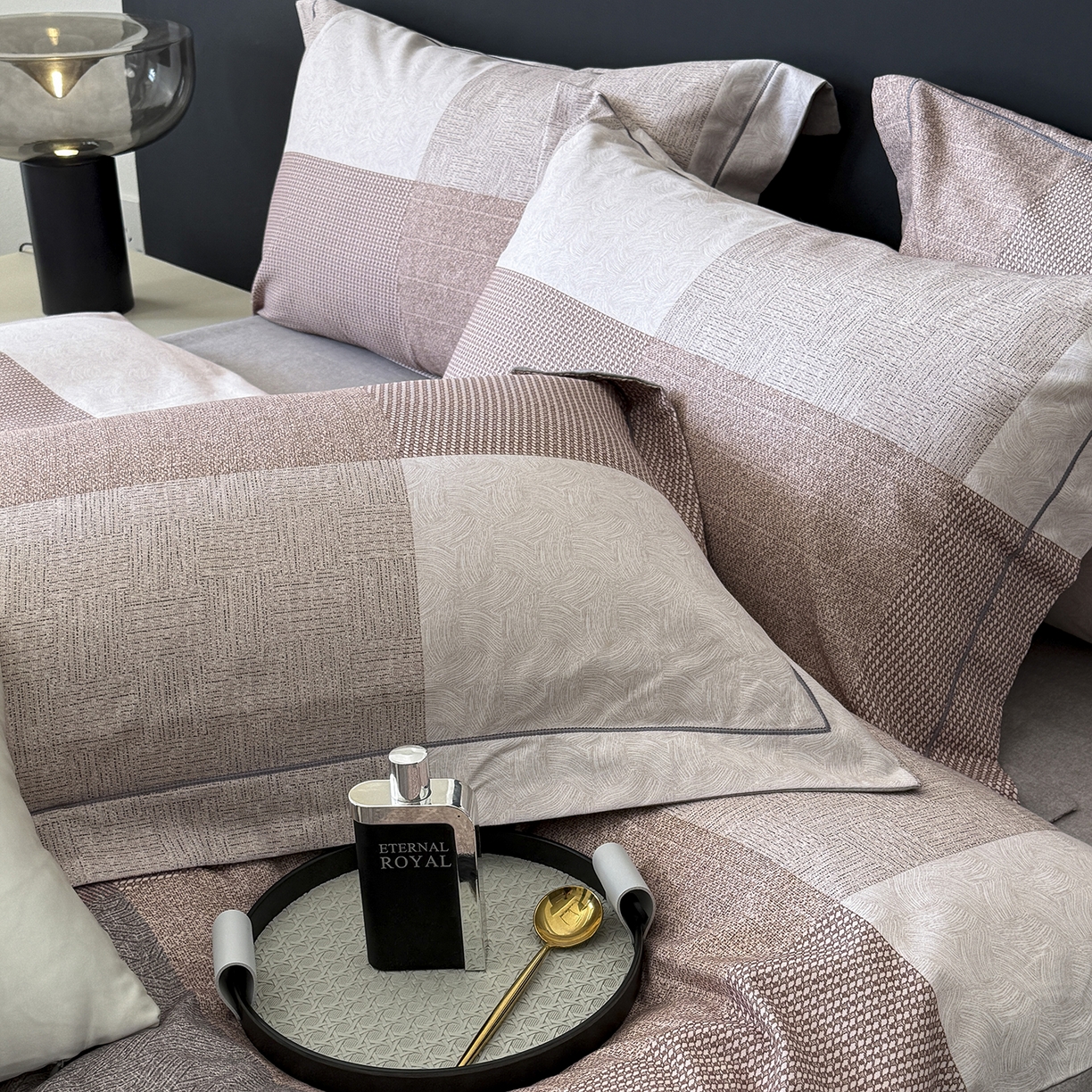 91家纺网 家纺一手货源 找家纺 清雅福2025新款A类全棉磨毛数码印花四件套 杰弗里·咖