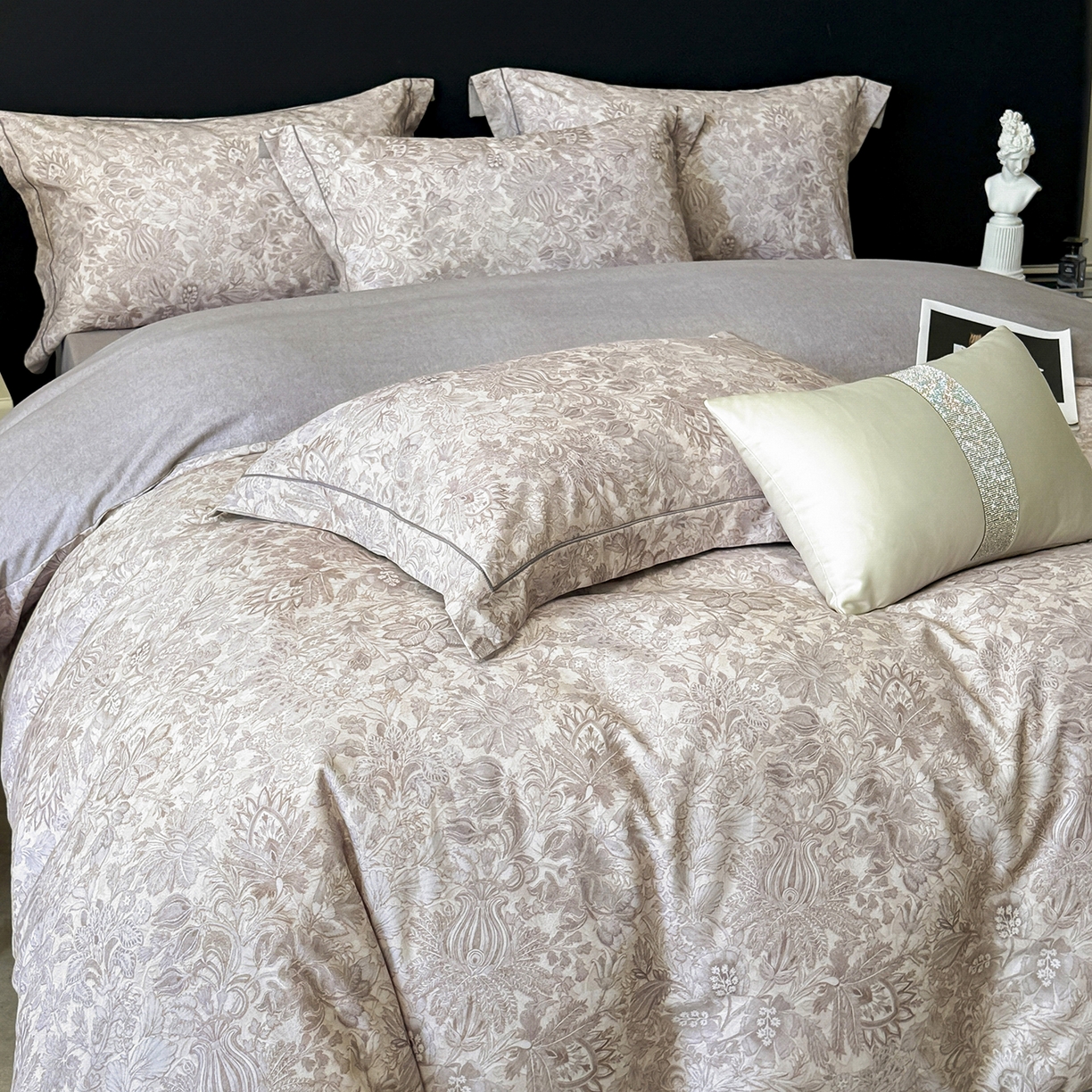 91家纺网 家纺一手货源 找家纺 清雅福2025新款A类全棉磨毛数码印花四件套 莉娅·灰