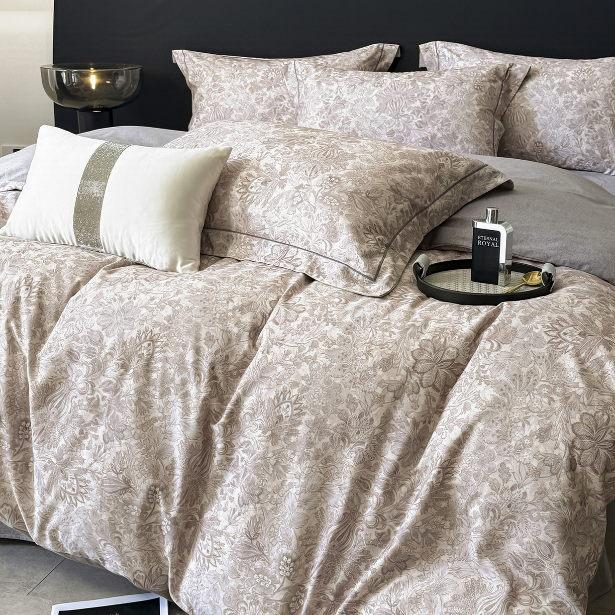 91家纺网 家纺一手货源 找家纺 清雅福2025新款A类全棉磨毛数码印花四件套 莉娅·灰