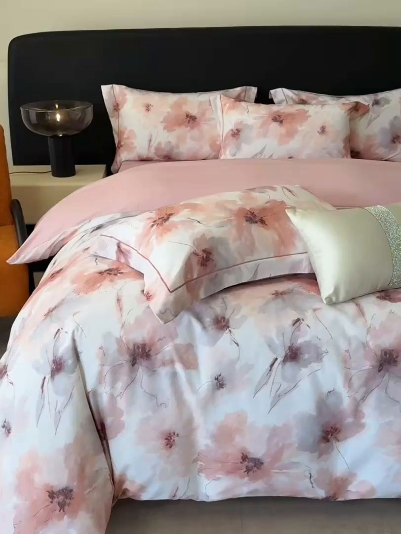 91家纺网 家纺一手货源 找家纺 清雅福2025新款A类全棉磨毛数码印花四件套 梦萦·红